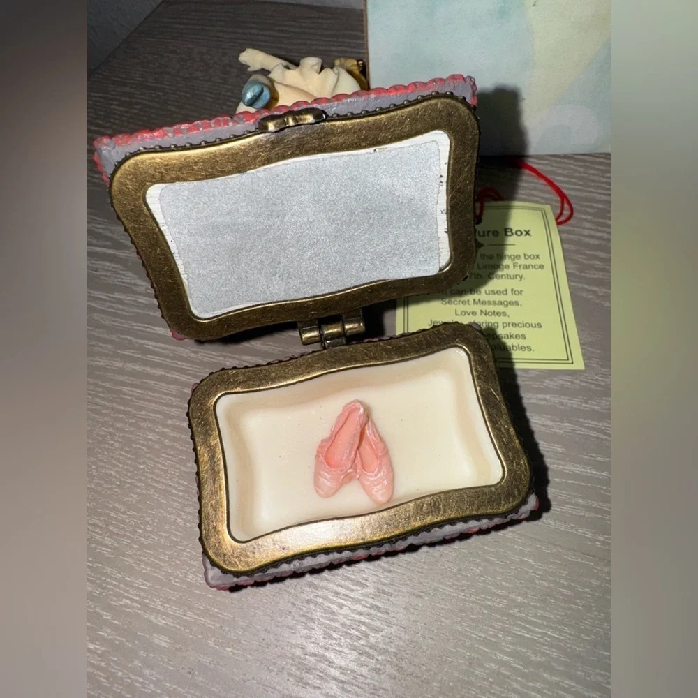 Ballerina dancer In Front Of Mirror ||Trinket Box  -vintage with shoes